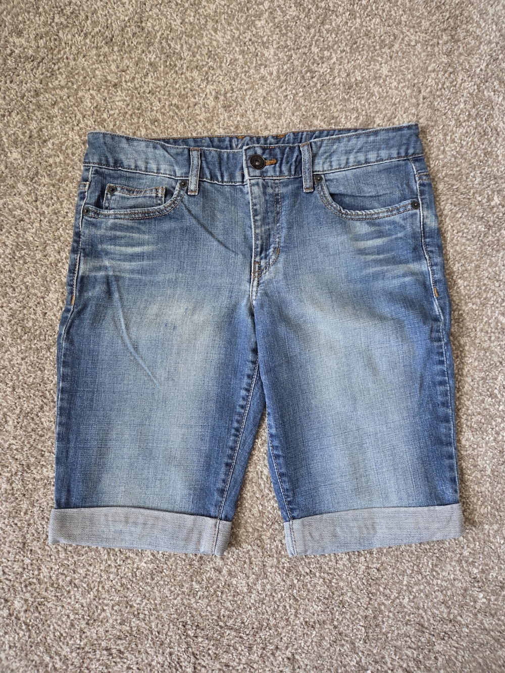Calvin Klein Midrise Bermuda Jeans Shorts 28/6 98% Cotton Faded Wash Cuffed
